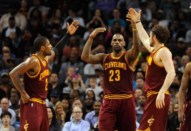 八戒体育-包含nba联盟巅峰抱团的鼻祖是谁？是詹姆斯吗？的词条