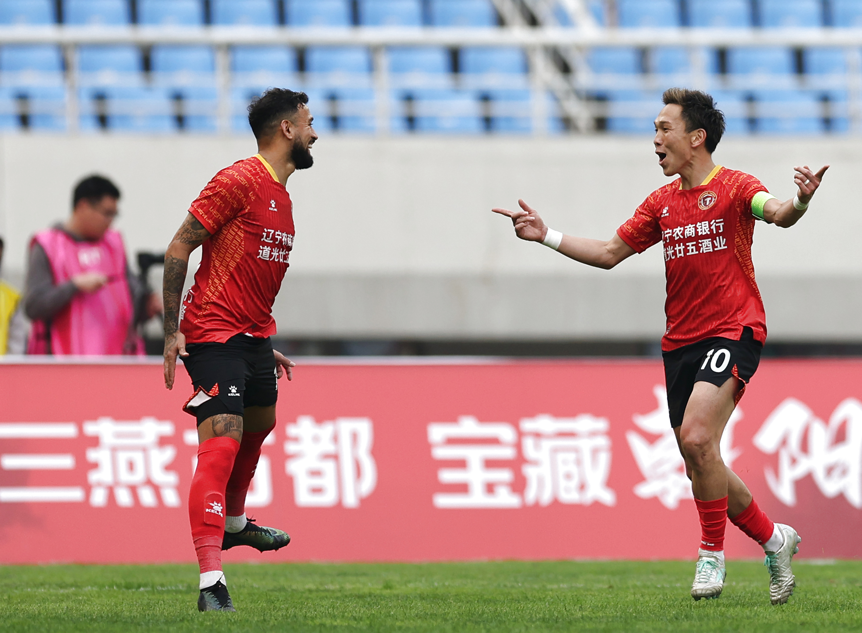 包含中甲积分榜2-0胜广州，延边龙鼎主场8战全胜，力争保四的词条