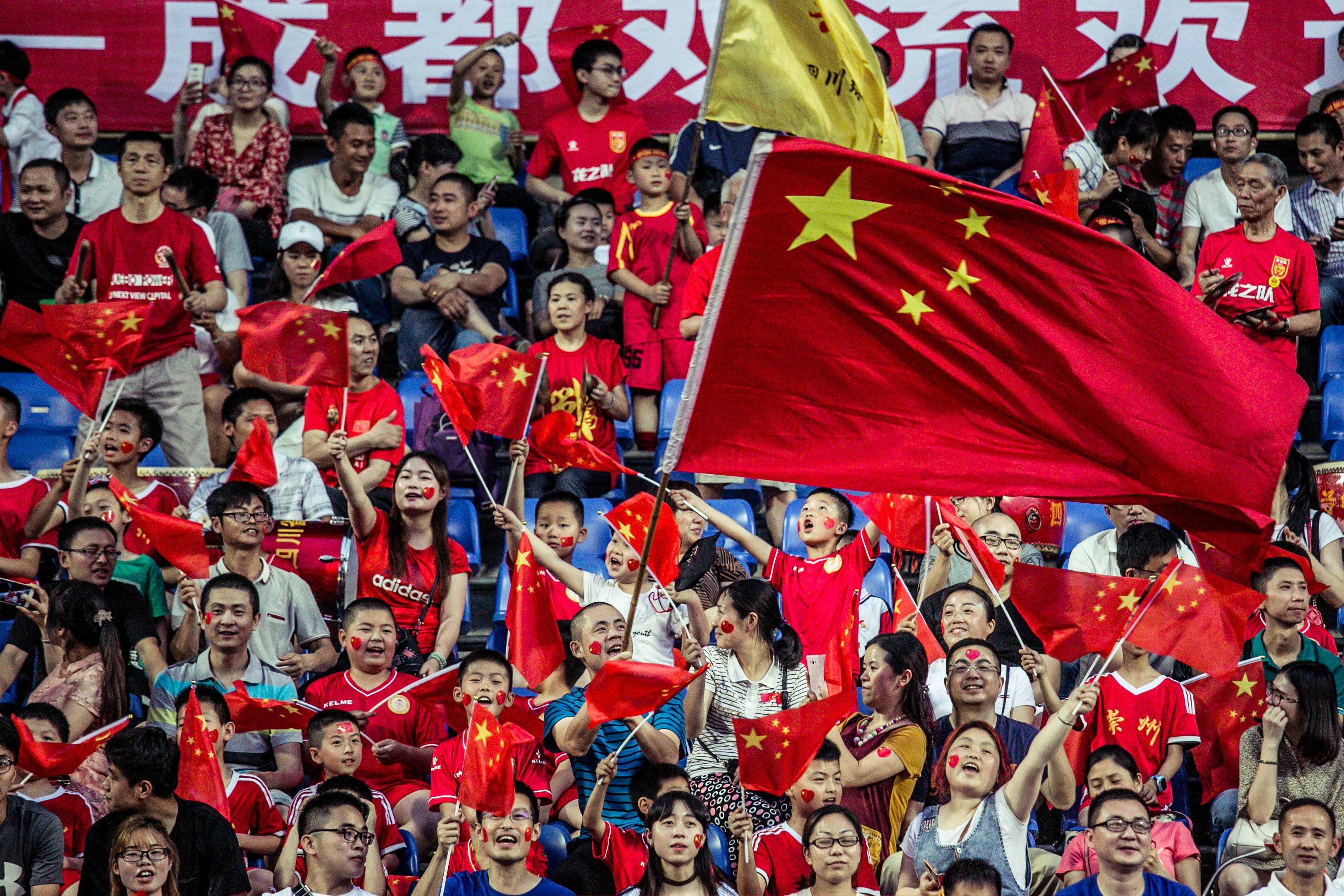 八戒体育-深圳新鹏城官宣新任主帅前国足西班牙助教正式接手(深圳鹏城足球队名单)
