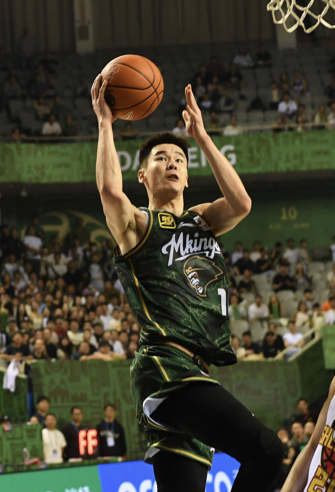 关于俱乐部杯-米奇26+17青岛胜同曦林崴19分的信息
